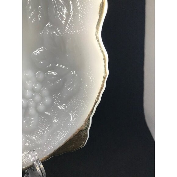 Vintage Anchor Hocking 22k Gold Trimmed Grapevine Vineyard Milk Glass Bowl Dish - Picture 4 of 4